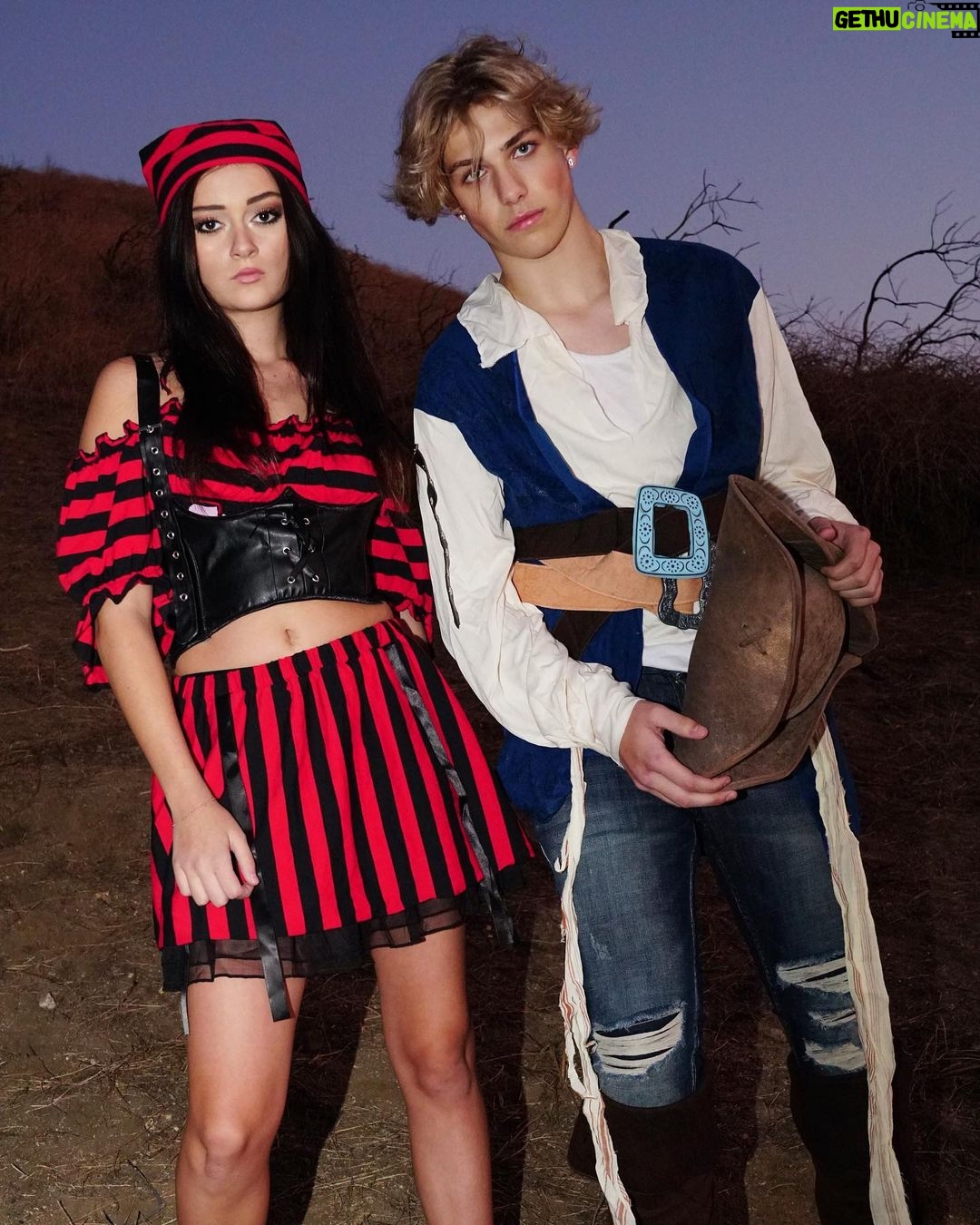 Sophie Fergi Instagram - HAPPY HALLOWEEN 🎃 Hollywood Hills