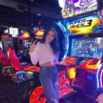 Sophie Fergi Instagram - Playing video games 🎶 - Lana del ray David and Busters