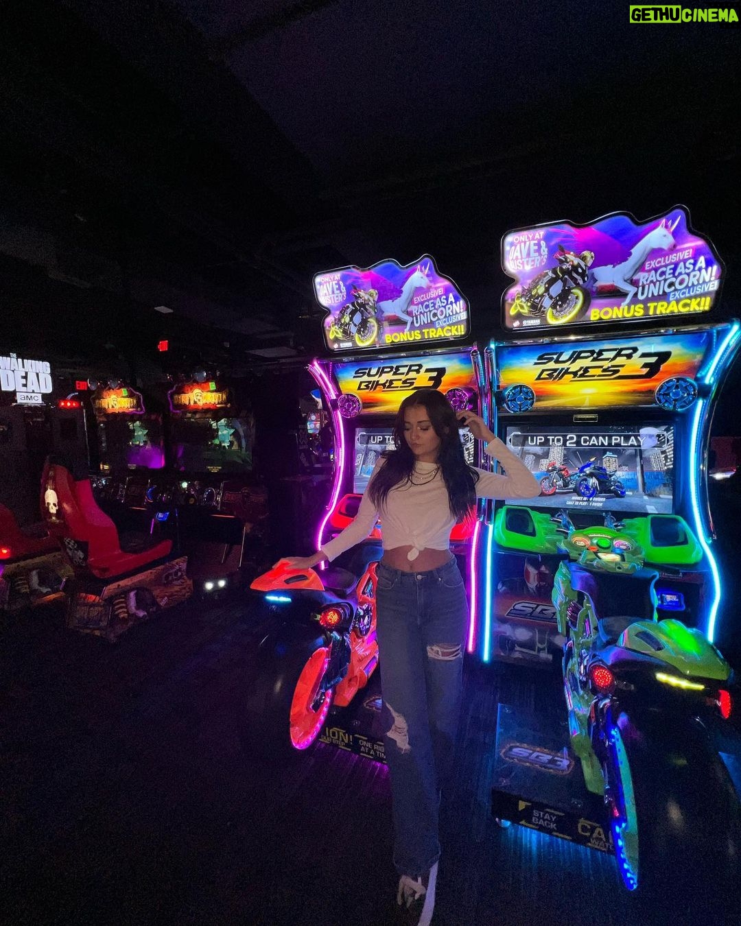 Sophie Fergi Instagram - Playing video games 🎶 - Lana del ray David and Busters
