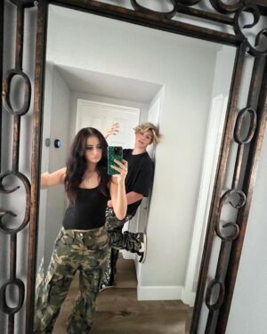 Sophie Fergi Instagram - Twinning👽🖤