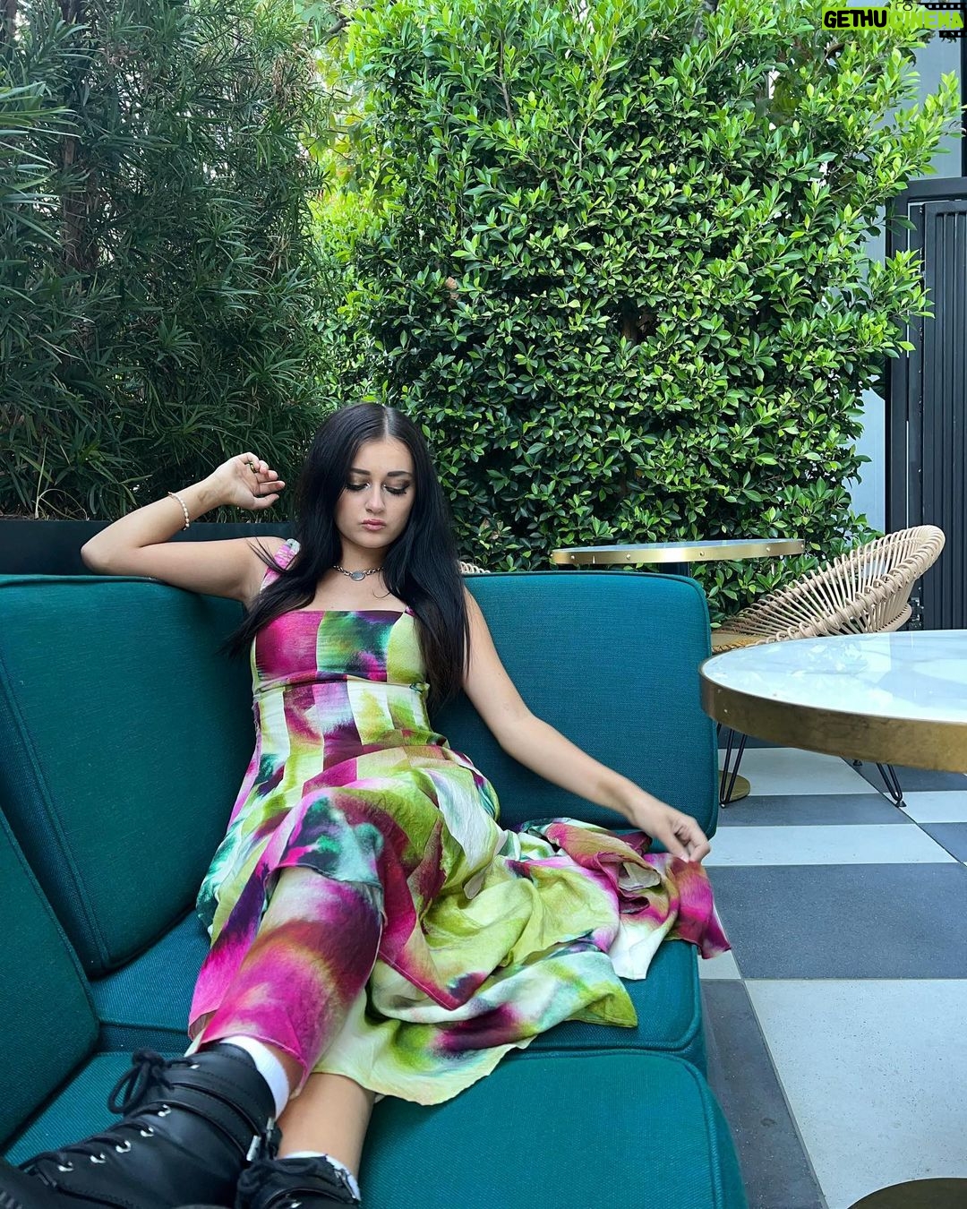 Sophie Fergi Instagram - 🌸🌸🌸🌸 Hollywood Hills