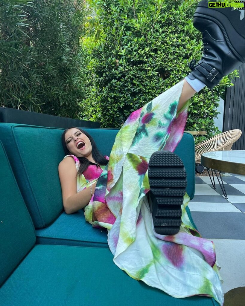 Sophie Fergi Instagram - 🌸🌸🌸🌸 Hollywood Hills