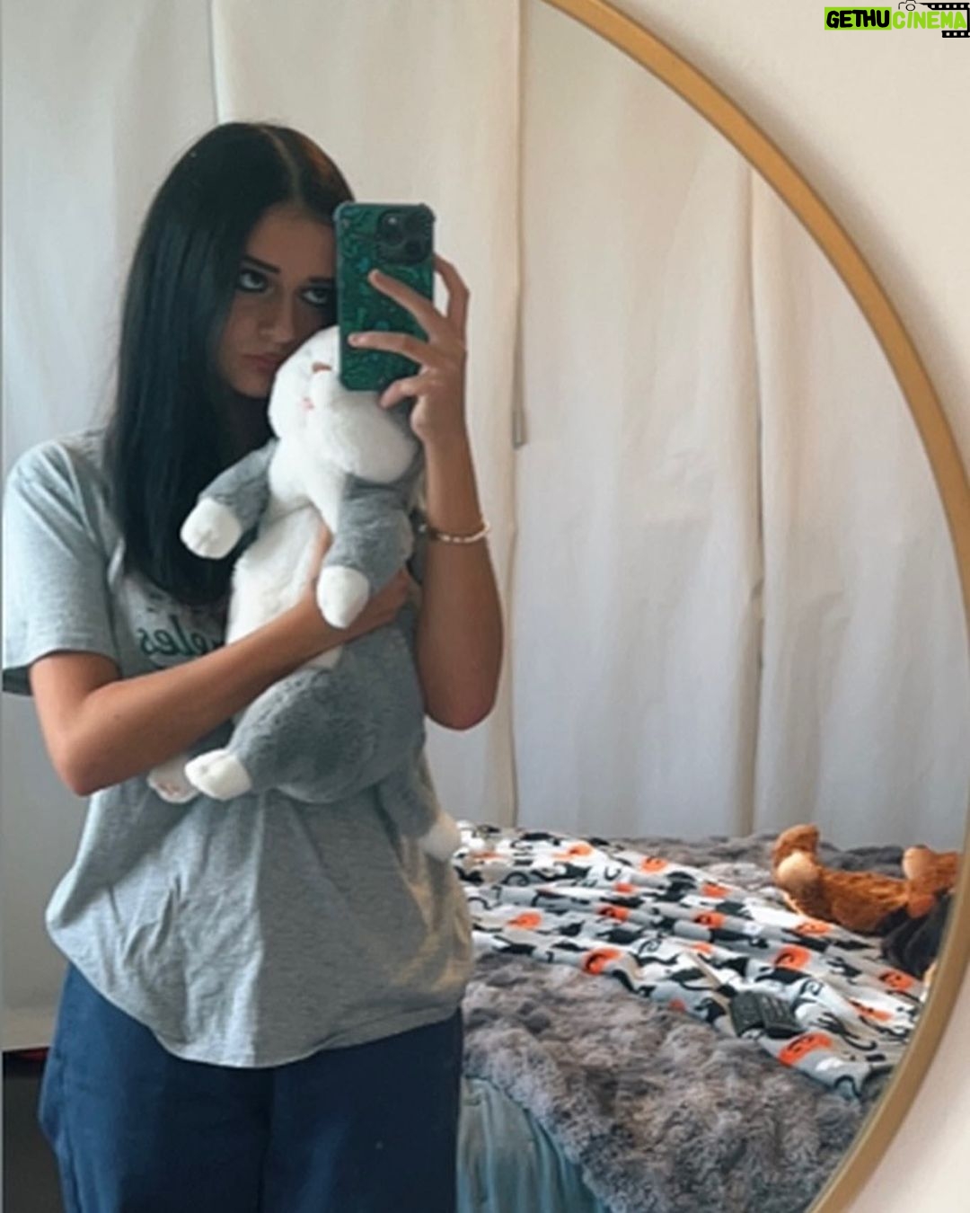 Sophie Fergi Instagram - Hello <3 Los Angeles, California
