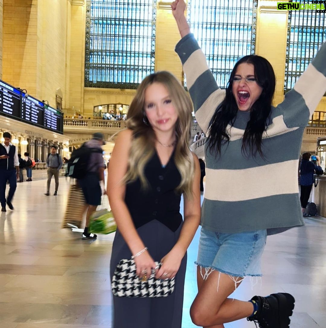 Sophie Fergi Instagram - LILLY PHOTO DUMP BAHAHAH 😂🤣 @lillykofficial New York City, N.Y.