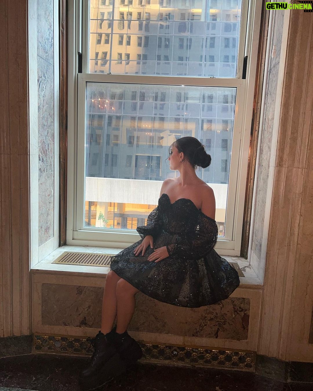 Sophie Fergi Instagram - I feel like a princess 🖤 New York City, N.Y.