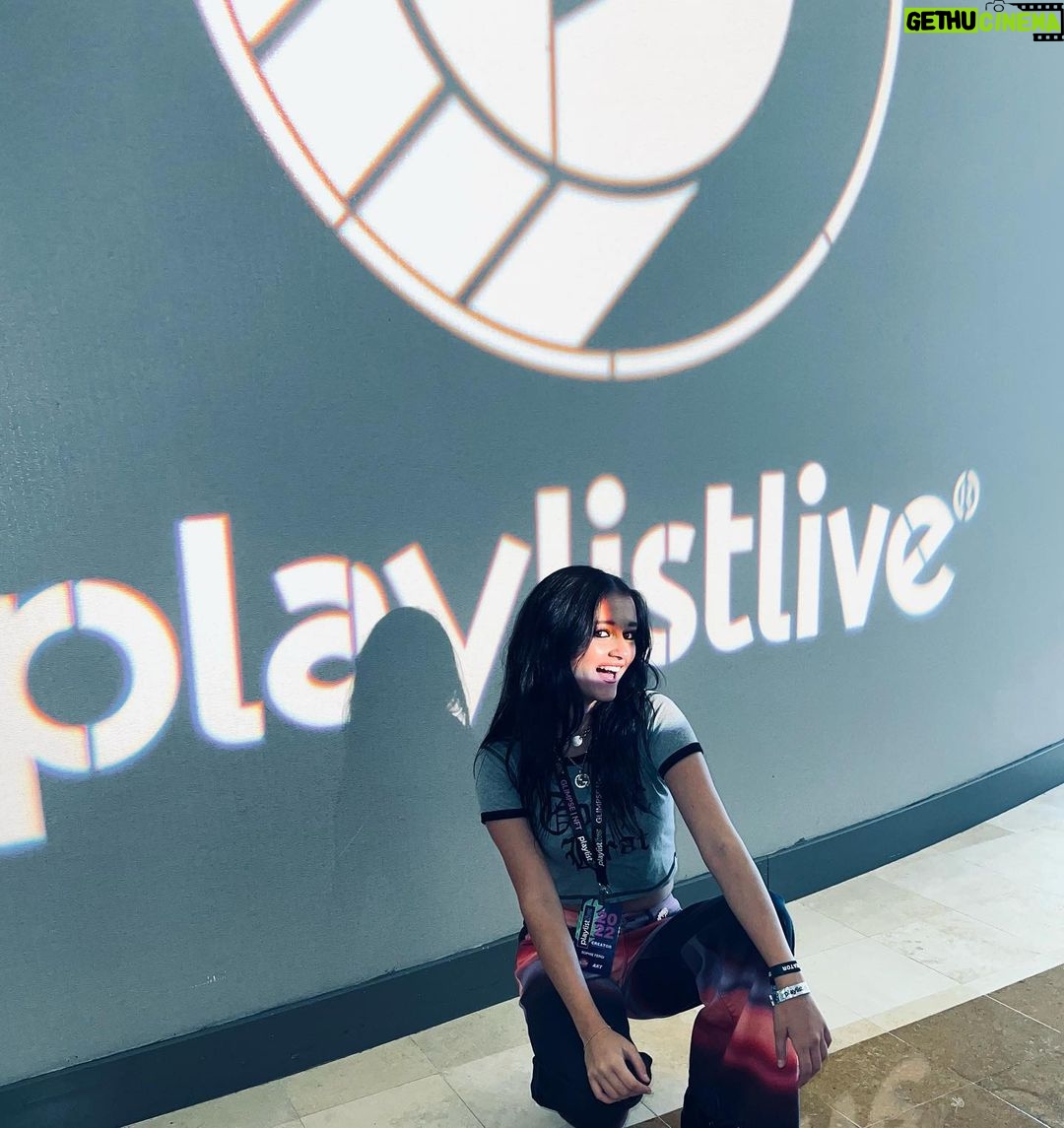 Sophie Fergi Instagram - Playlist day one✨❤️ Playlist Live
