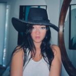 Sophie Fergi Instagram - A hat moment from mwah 💋 Old Hollywood