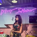 Sophie Fergi Instagram - HAPPY BIRTHDAY BETSEY 🦩🕷🧁 Betsey Johnson