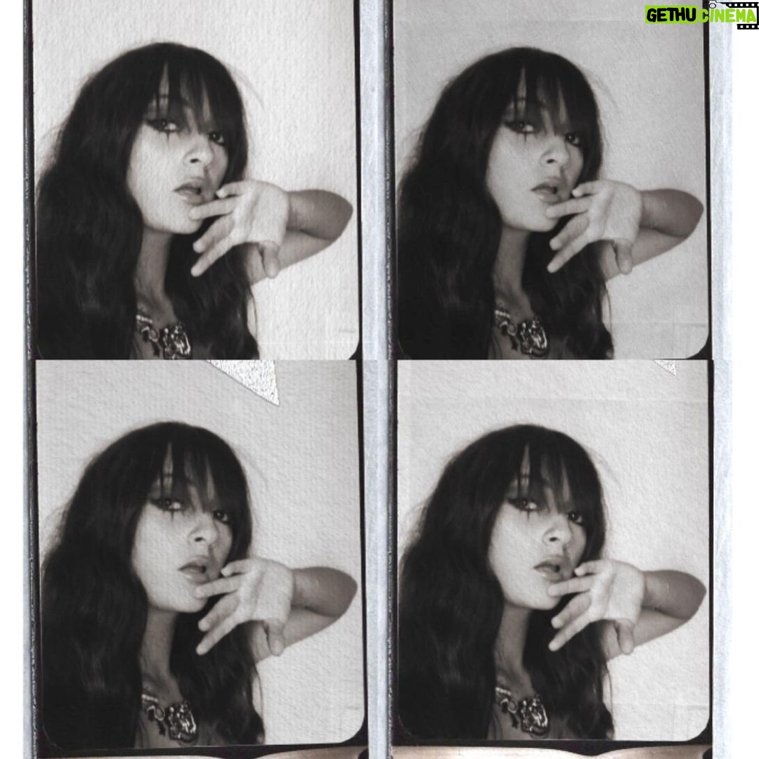 Sophie Fergi Instagram - The booth 🖤 Photo Booth Fun