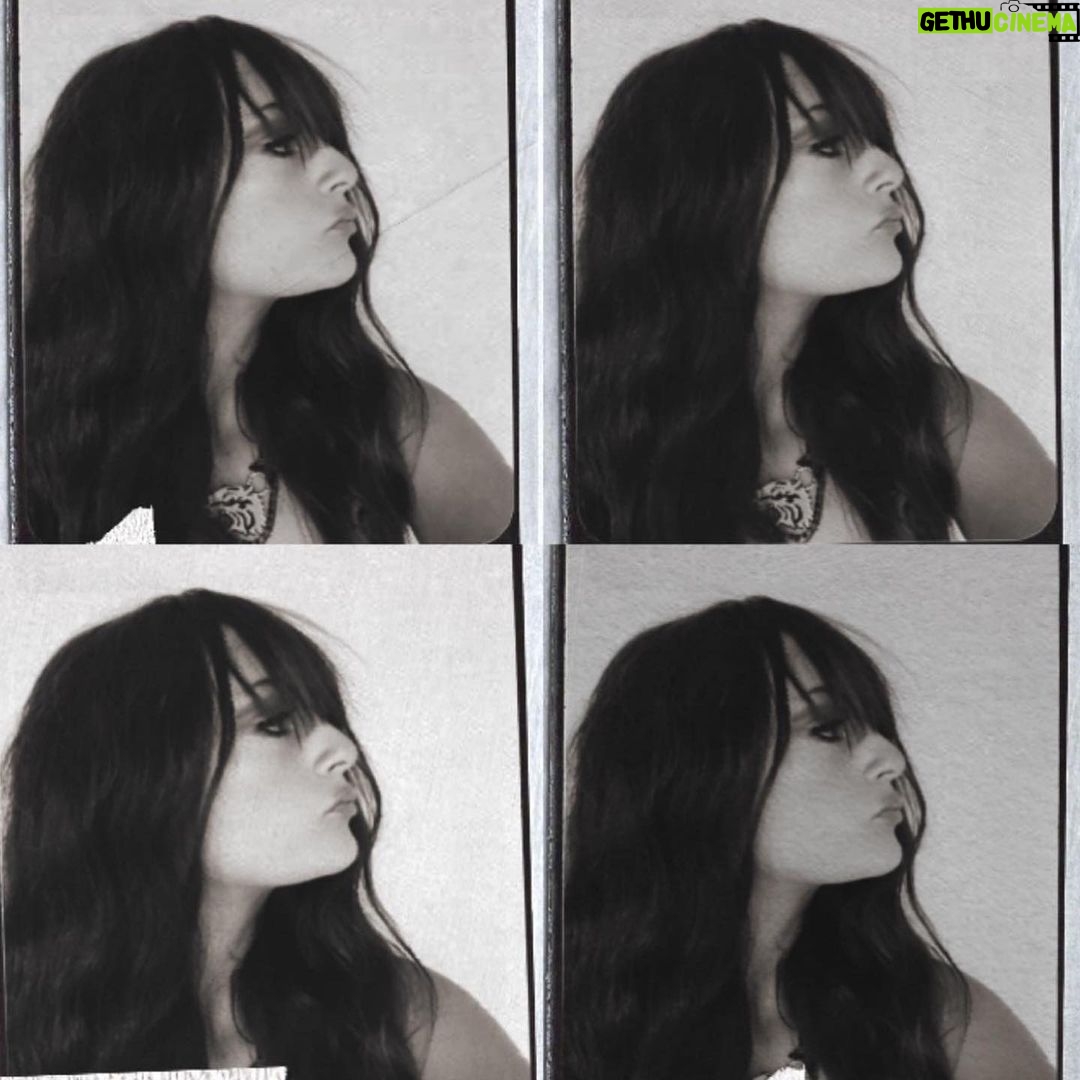 Sophie Fergi Instagram - The booth 🖤 Photo Booth Fun