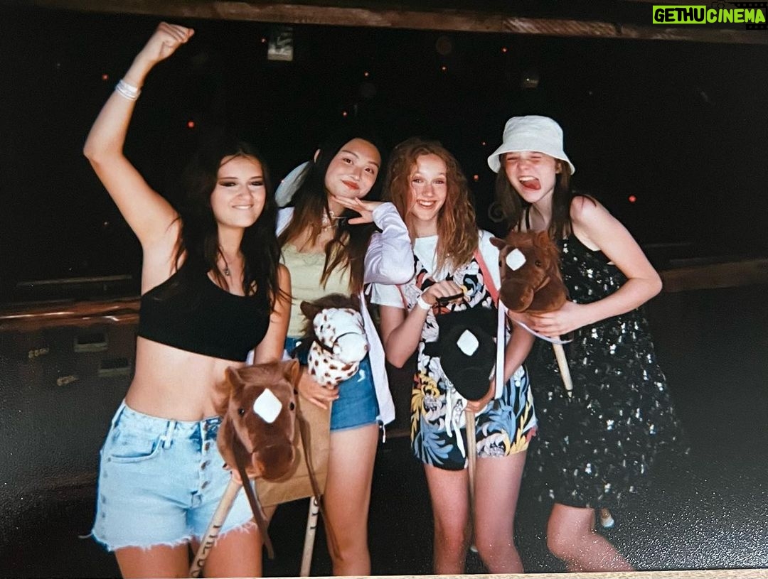 Sophie Fergi Instagram - MORE PICS FROM KNOTTS!!!🥳❤️ Knott's Berry Farm