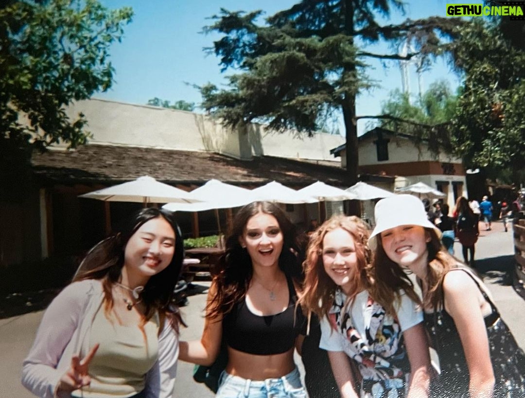 Sophie Fergi Instagram - MORE PICS FROM KNOTTS!!!🥳❤️ Knott's Berry Farm
