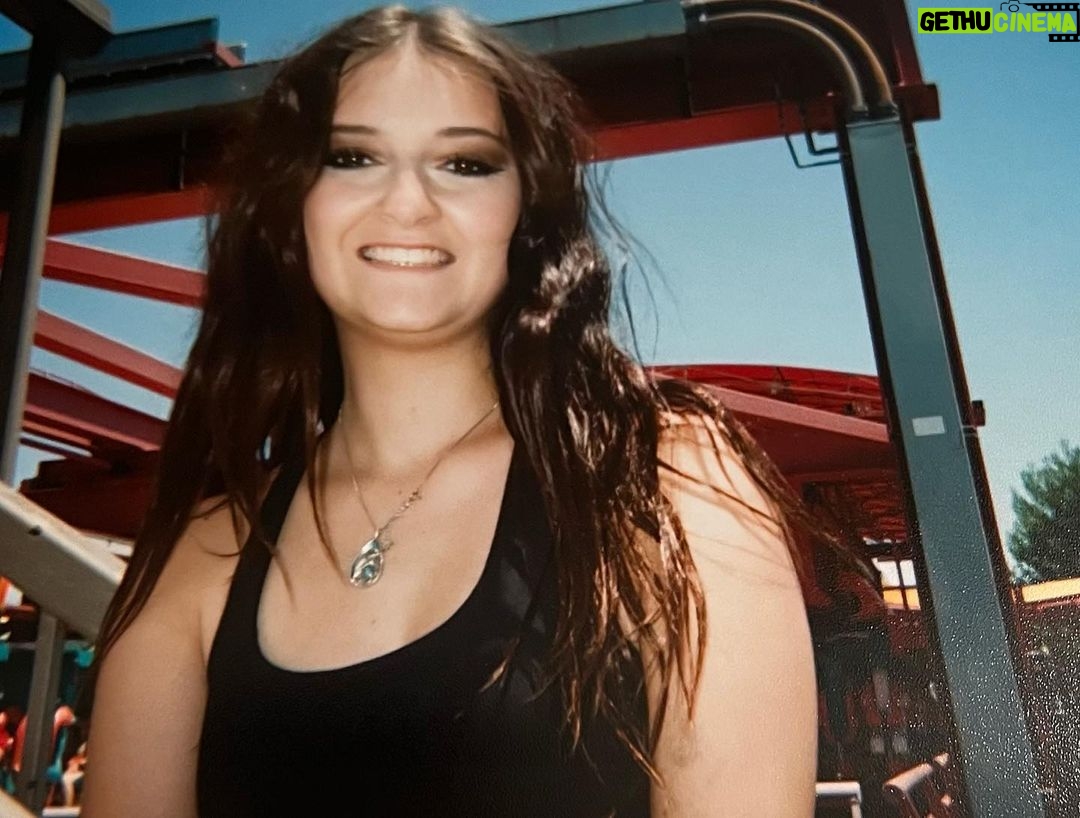 Sophie Fergi Instagram - MORE PICS FROM KNOTTS!!!🥳❤️ Knott's Berry Farm