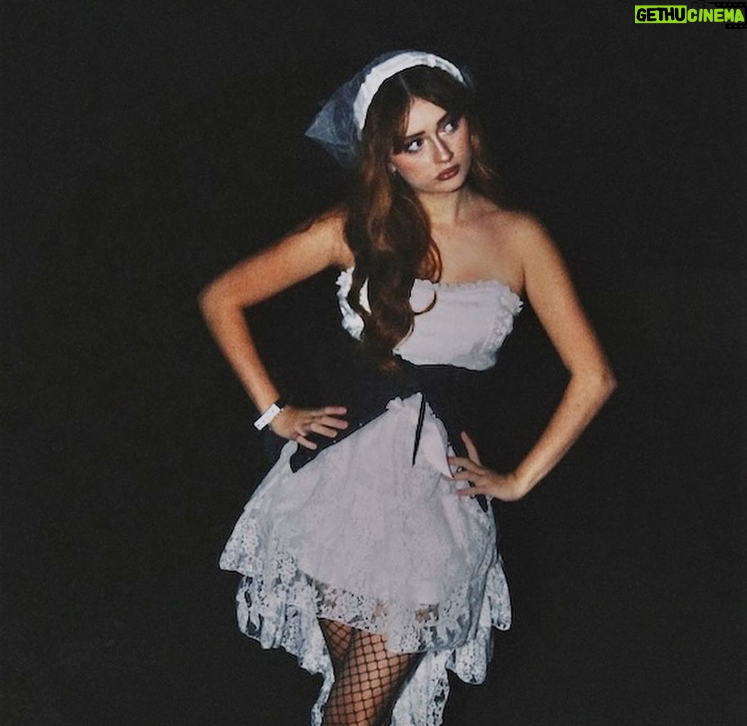 Sophie Fergi Instagram - Happy Halloween 🎃-emo bride🖤 Halloween Town
