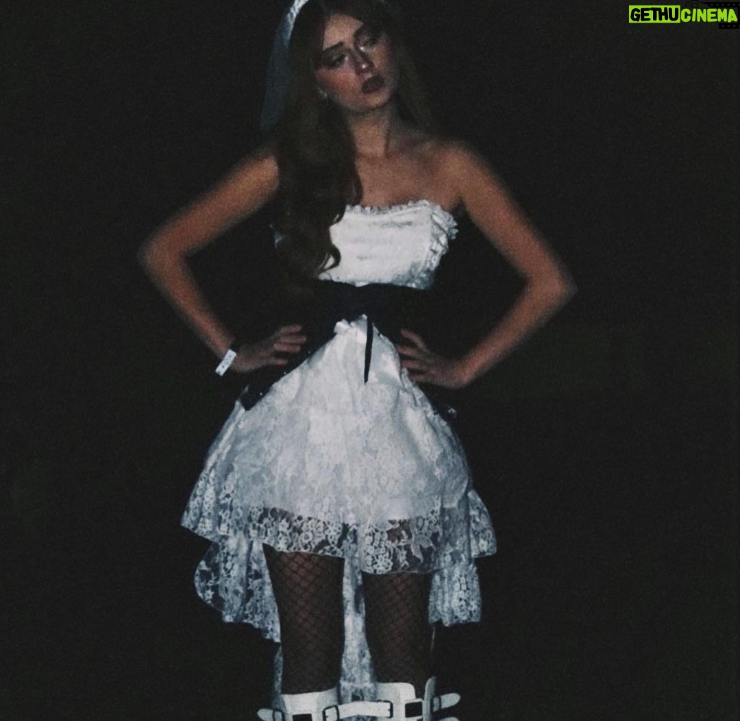 Sophie Fergi Instagram - Happy Halloween 🎃-emo bride🖤 Halloween Town