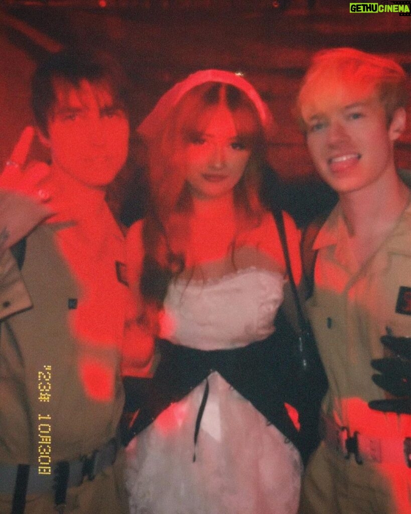 Sophie Fergi Instagram - One year ago I was dressed up as them for Halloween and today I got to go to their party this is insane 🥹🫶 Los Angeles, California