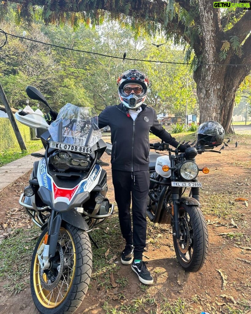 Soubin Shahir Instagram - Morning ride 🤍 with @shyju.khalid Kochi, India