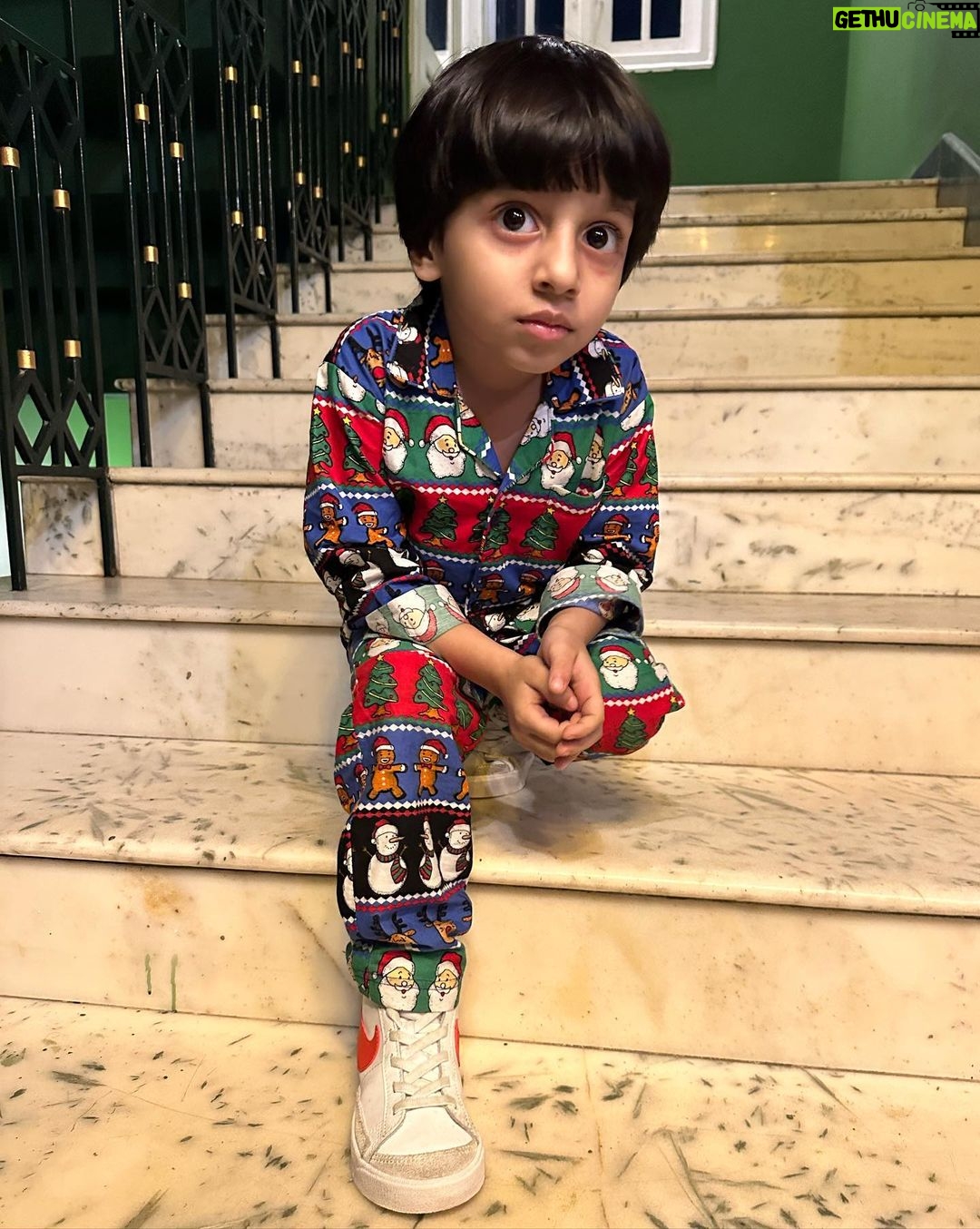 Soubin Shahir Instagram - Merry Christmas and happy New Year .. with Love.., Soubin…Jami…Zoe…Orhan 🤍