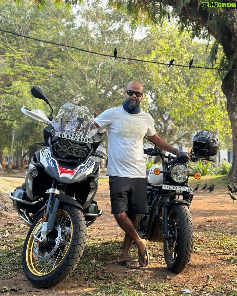 Soubin Shahir Instagram - Morning ride 🤍 with @shyju.khalid Kochi, India
