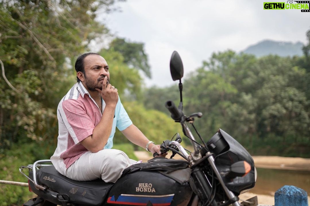 Soubin Shahir Instagram - @ayalvaashi ❤️ THIS EID IN THEATRES WORLDWIDE Written & Directed by @irshad_parari Produced by @ashiqusman @parari_muhsin @soubinshahir @binupappu @nikhilavimalofficial @lijomol @naslenofficial @m_s_gokulan @ajmal_khan_ @swathi.das.prabhu @akhilabhargavan @parvatybabu #jagadish @kurup.jaya @sajithpurushan @jakes_bejoy @siddiquephyder @ashik__s @rkvicky1990 @kishanmohan21 @mrrajakrishnan @ronexxavier4103 @masharhamsa @sudharmmanvallikkunnu @badushanm @nahas.nassar @austiieee @suhailmkoya @ajcacharya @digibricksentertainment @rohith_ks @yellow_tooths #Ayalvaashi #AshiqusmanProductions #LocalAgenda