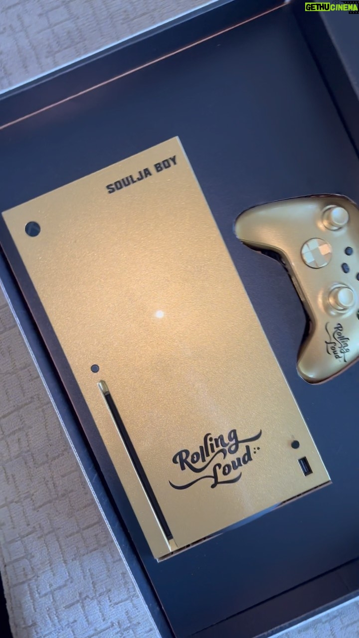 Soulja Boy Instagram - Thank you @xbox #giftsfromxbox 😱🔥🎮🏆