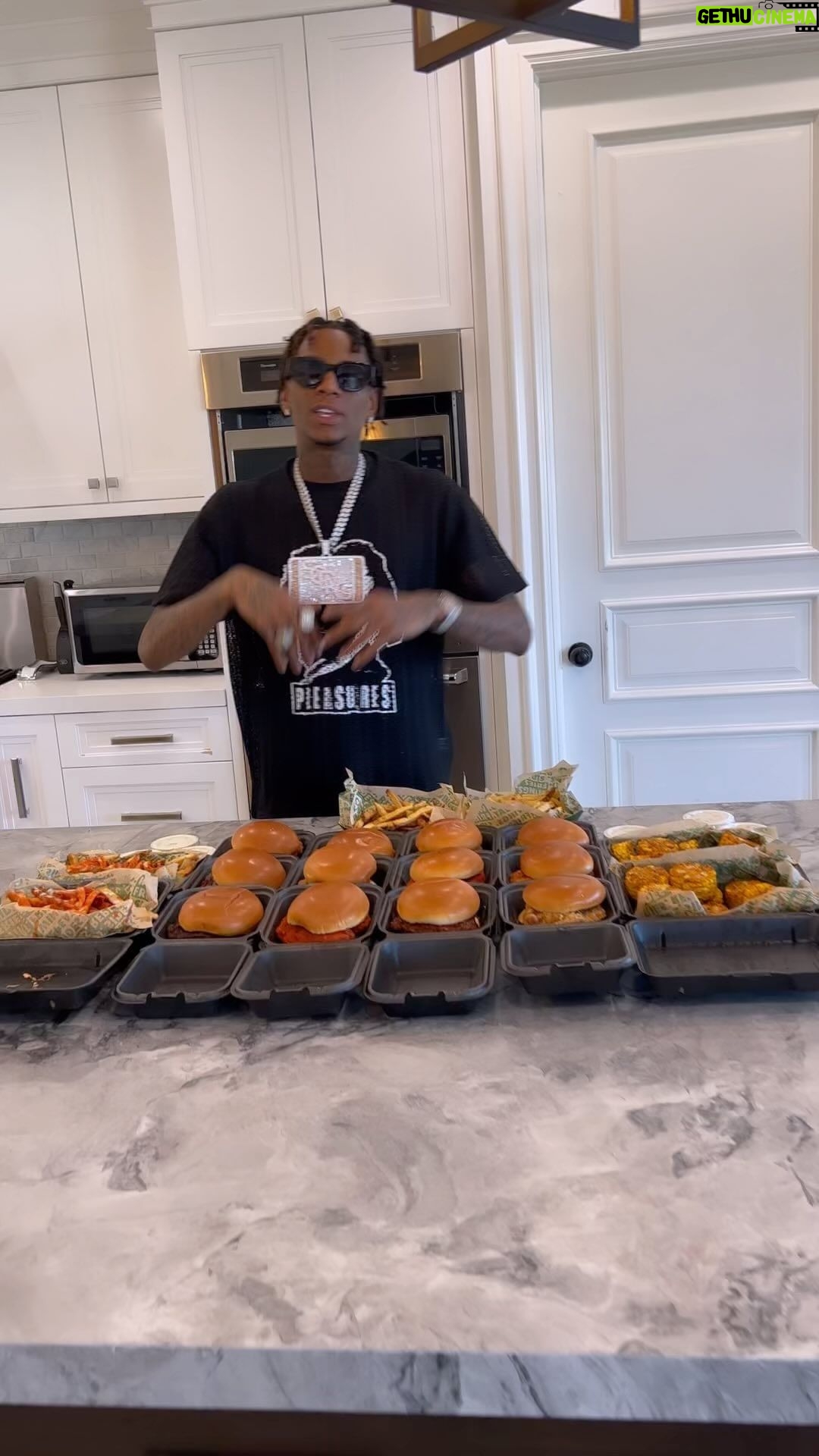 Soulja Boy - 137.5K Likes - The first rapper to put y’all on @Wingstop’s New Lemon Pepper Chicken Sandwich 🍋🌶 #wingstopad #sponsored