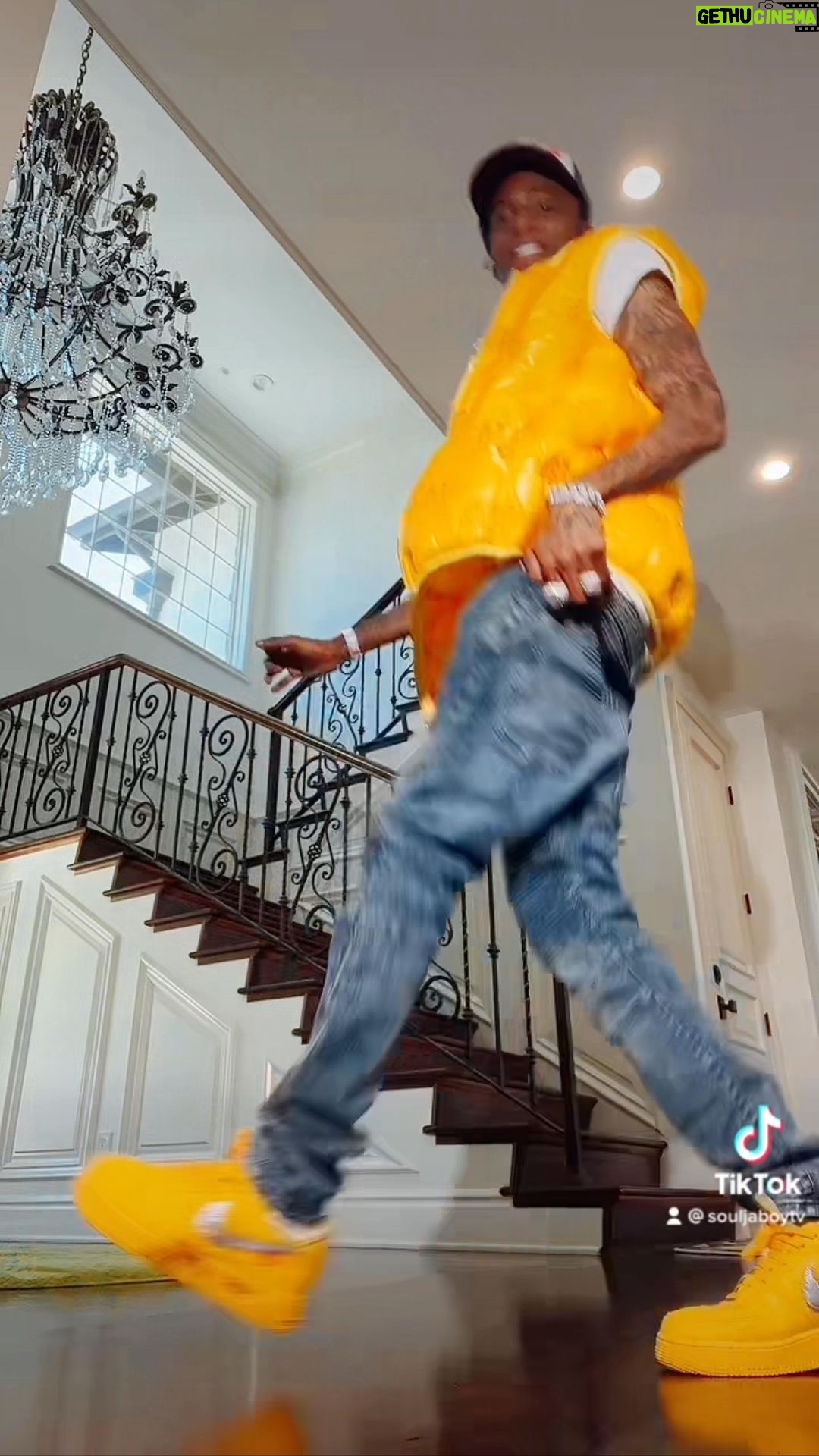 Soulja Boy - 76.1K Likes - Bust it down