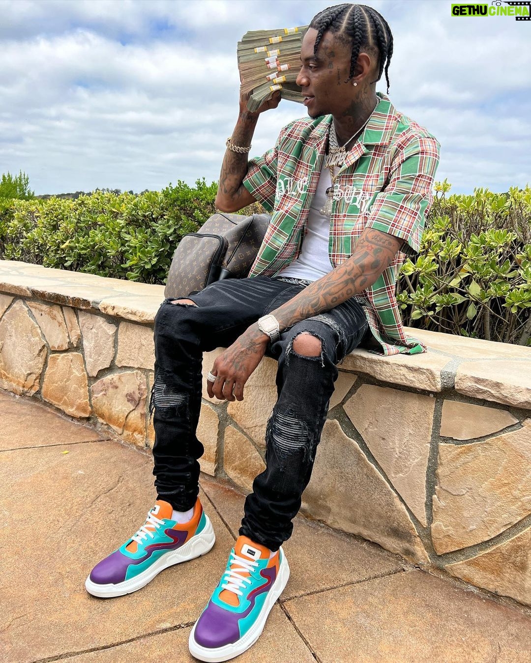 Soulja Boy - 60.7K Likes - Real loyalty happens behind your back. #SODMG 💰