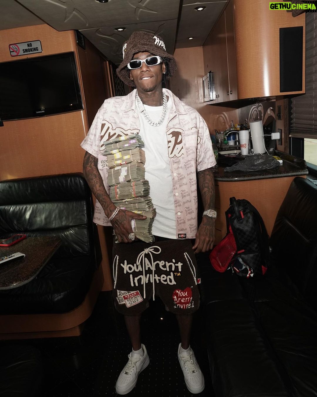 Soulja Boy Instagram - Is my life a movie or a tv show? idk but they all watching 📺 😎💣💣💣