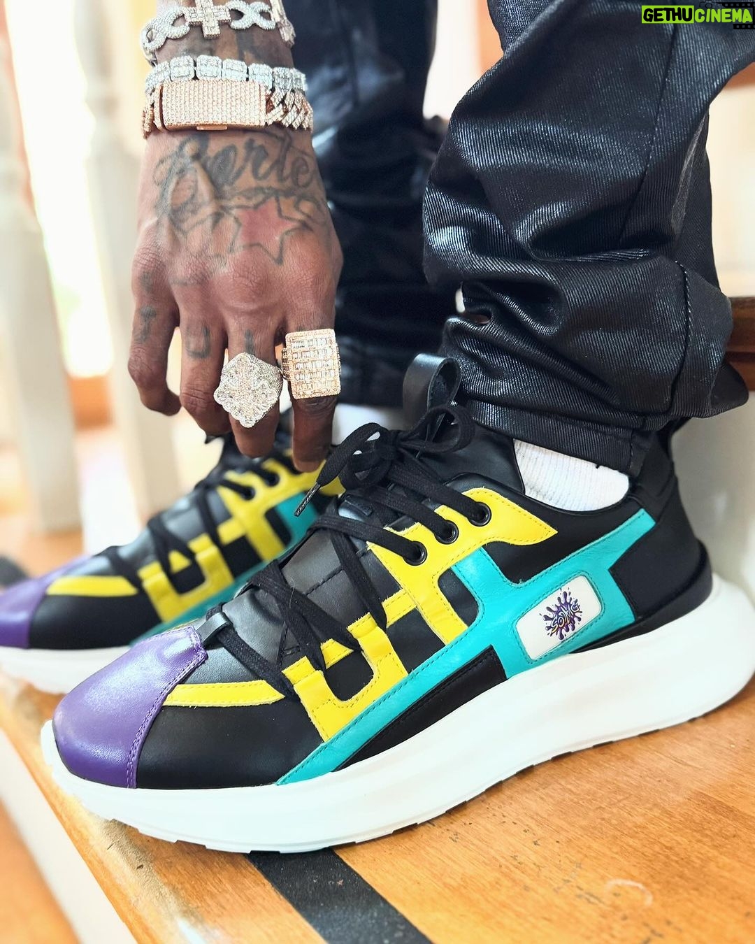 Soulja Boy Instagram - Follow @sodmgbrand my new shoes #SODMG Runners just dropped order today sodmgbrand.signature.shoes 💻