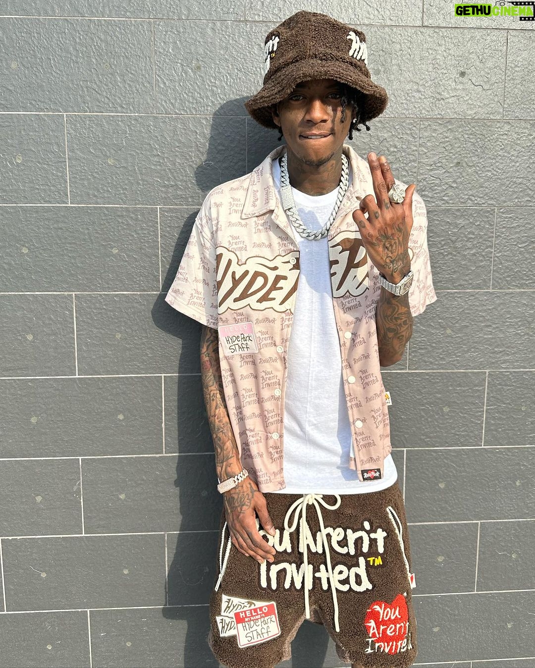 Soulja Boy Instagram - Is my life a movie or a tv show? idk but they all watching 📺 😎💣💣💣