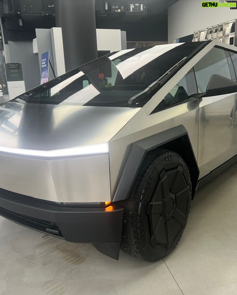 Spike Lee Instagram - Yo Dammmmmmmmnmmmmmmmmmnnnnnn!!!Lo And Behold. Da New TESLA CYBERTRUCK. I Put My Reservation In 2 Years Ago YA-DIG❓SHO-NUFF. And Dat’s Da SPACE SHIP ON 4 WHEELS-And Dat’s Da TRUTH,RUTH🔥🔥