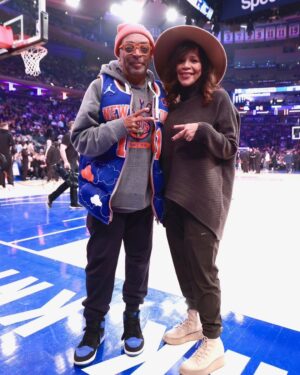 Spike Lee Instagram - Flash Back-TINA And MOOKIE. Knicks Vs . Pelicans At Madison Square Garden. And Dat’s “ DO DA RIGHT THANG”,Truth,Ruth. YA-DIG❓SHO-NUFF @Rosieperezbrooklyn