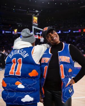 Spike Lee Instagram - Last Night At Da World’s Most Arena-Madison Square Garden Ms. Sandra Brunson (Jalen’s Mother) And I Flexed Our Puffer Vests.  Peace And Love To Sandra, Rick (Father), Ali (Wife) And The Brunson Family. And Dat’s Da ORANGE And BLUE SKIES-Truth, Ruth. YA-DIG? SHO-NUFF🏀🔥🏀🔥🏀