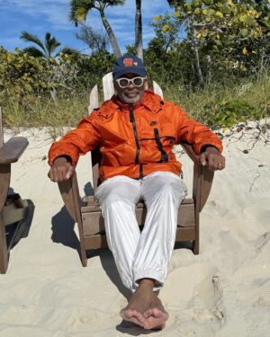 Spike Lee Instagram - Happy New Year. Dis Photo Wuz Taken By  My Daughter/Photographer SATCHEL LEE (Not From Coney Island) 🤪🤪🤪🤪🤪🤪ORANGE And BLUE SKIES In Da Year Of Our LAWD🏀💪🏾👏🏾🏀💪🏾👏🏾🏀💪🏾👏🏾🏀
