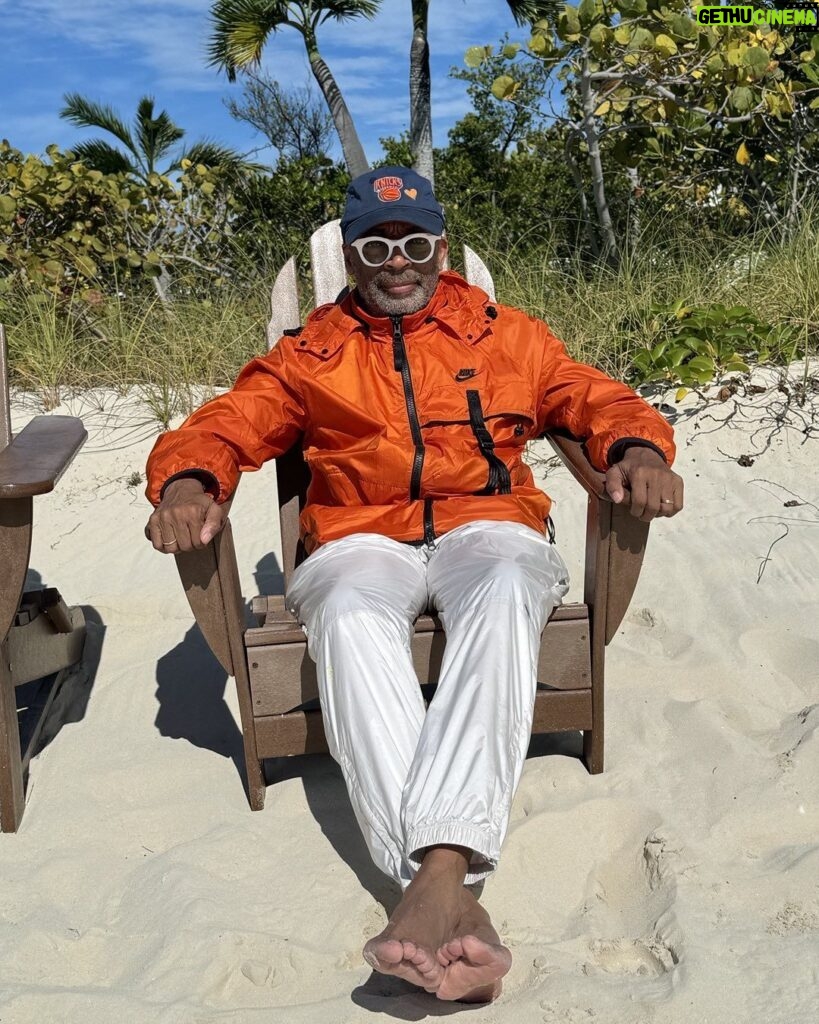Spike Lee Instagram - Happy New Year. Dis Photo Wuz Taken By My Daughter/Photographer SATCHEL LEE (Not From Coney Island) 🤪🤪🤪🤪🤪🤪ORANGE And BLUE SKIES In Da Year Of Our LAWD🏀💪🏾👏🏾🏀💪🏾👏🏾🏀💪🏾👏🏾🏀