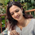 Spruha Joshi Instagram - Good vibes and sunshine ☀️ 📸 @aartiwadagbalkar Mumbai, Maharashtra