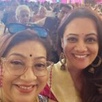 Spruha Joshi Instagram – १०० वं अखिल भारतीय मराठी नाट्य संमेलन मोठ्या दिमाखात पिंपरी- चिंचवड इथे साजरं झालं. या वेळी झालेल्या नाट्यदिंडीत आणि उद्घाटन समारंभात सगळ्या कलावंत मित्रमैत्रिणींसोबत सहभागी होता आलं. 😊🍀