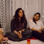 Spruha Joshi Instagram – Starting a fresh! With these lovely people! 😍 P.S. This video was taken at 2 am when I was way past my bed time!!! 😆 @varadinsta @rohan_rane @pj.priyanka.jadhav @vin_pin @dahiyadisha @kk9686 @mayurigawas @bijolr @sonalim30 @dhavalshah.9 @disha.visharia @siddharthprabhu @aditi.raut.9885 @v_vrajs @alokbramhe @shwetabramhe86 @rraj1085 @piyu278