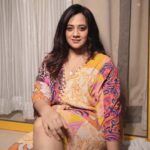 Spruha Joshi Instagram - Believe. Do. Repeat. Makeup and Hair: @makeupby_kajalmhaske Photographer: @kyameraofficial Location: @sajbythelake @brewbackersmedia Costume : @nehachaudhary_ #spruhajoshi #marathiactors #movies #theatre #actorslife #zee #zeemarathi #marathitelevision