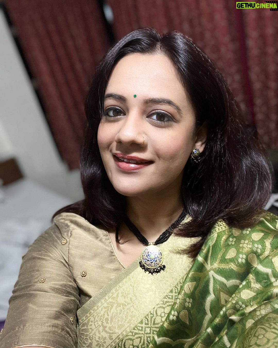 Spruha Joshi Instagram - Couldn’t really choose one!😬 For the Gala dinner of the very first Doctor’s Olympics organised by the young doctors league association. 👩⚕️👨⚕️🩺 Also have no clue about the music just loved the vibe! 😎 The Residency Club