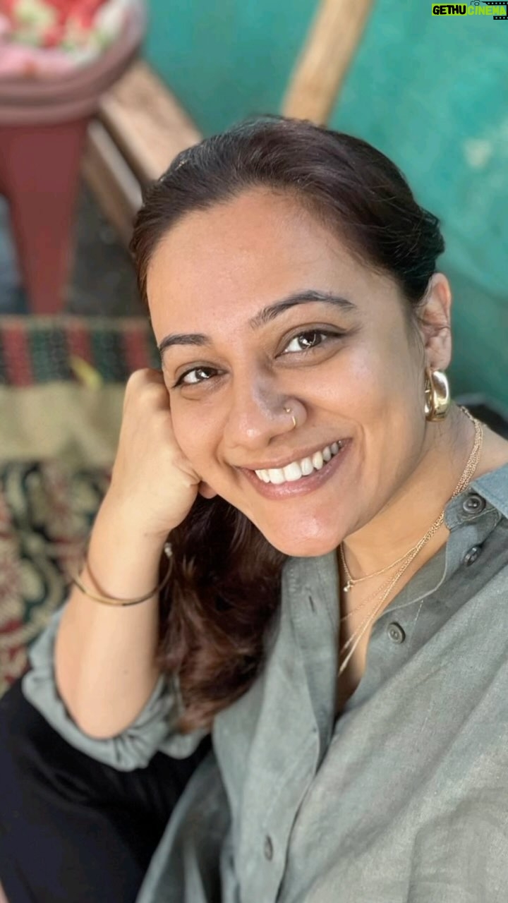 Spruha Joshi Instagram - Throwback to the Hurada (हुरडा) party.. just before the end of the season! “Choose a job you love, and you will never have to work a day in your life.” CONFUCIUS