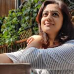 Spruha Joshi Instagram - Good vibes and sunshine ☀️ 📸 @aartiwadagbalkar Mumbai, Maharashtra