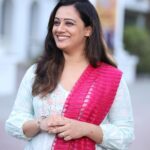 Spruha Joshi Instagram - Peaceful in white ✨ #spruhajoshi #marathiactors #movies #theatre #actorslife #marathitelevision