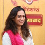 Spruha Joshi Instagram - Peaceful in white ✨ #spruhajoshi #marathiactors #movies #theatre #actorslife #marathitelevision