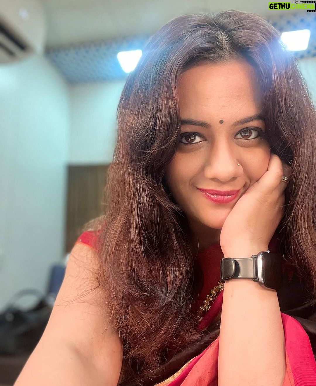 Spruha Joshi Instagram - सर्वांना मकरसंक्रांतीच्या हार्दिक शुभेच्छा! 🌸 @vinay.cheulkar @gandhar_jog_ @prathamesh_laghate_adhikrut @mugdhabhagawan5 @divyeshb33 @amittillu @smrutigandhamarathi @divyeshb33 @hanumant_rawade_ @harshal_prasad_katdare @s_s_shirke @sanskrutiartsfestivalthane