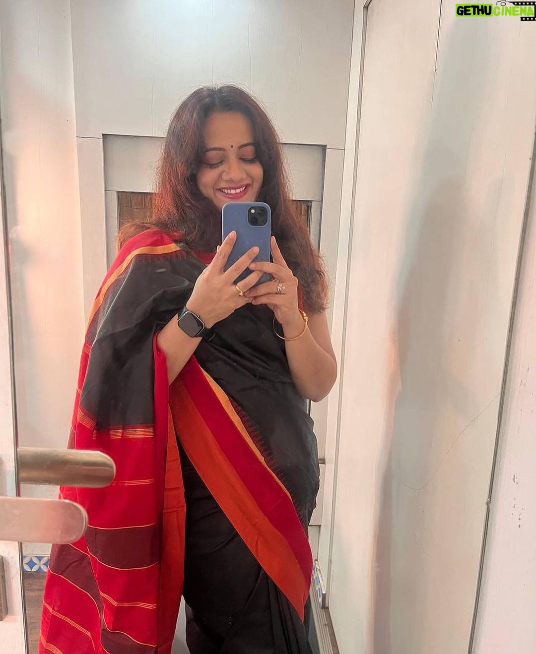 Spruha Joshi Instagram - सर्वांना मकरसंक्रांतीच्या हार्दिक शुभेच्छा! 🌸 @vinay.cheulkar @gandhar_jog_ @prathamesh_laghate_adhikrut @mugdhabhagawan5 @divyeshb33 @amittillu @smrutigandhamarathi @divyeshb33 @hanumant_rawade_ @harshal_prasad_katdare @s_s_shirke @sanskrutiartsfestivalthane