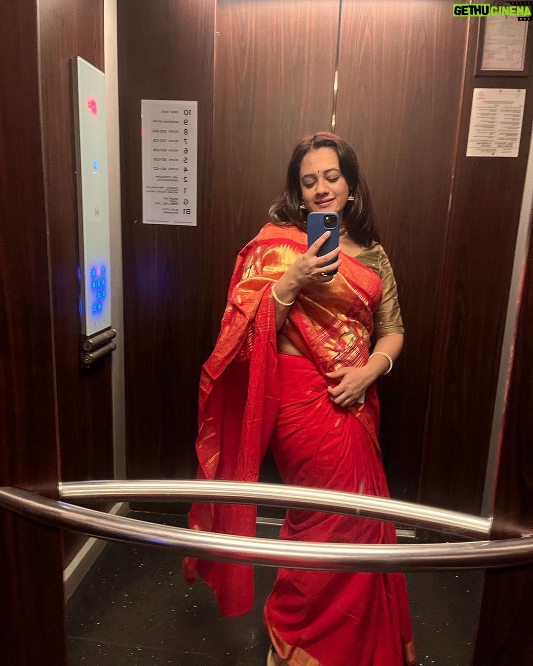 Spruha Joshi Instagram - A classic drape that weaves tradition and grace. saree by @aarsahandloom #SareeLove #SareeStyle #SareeDraping #IndianFashion #EthnicWear #TraditionalSaree