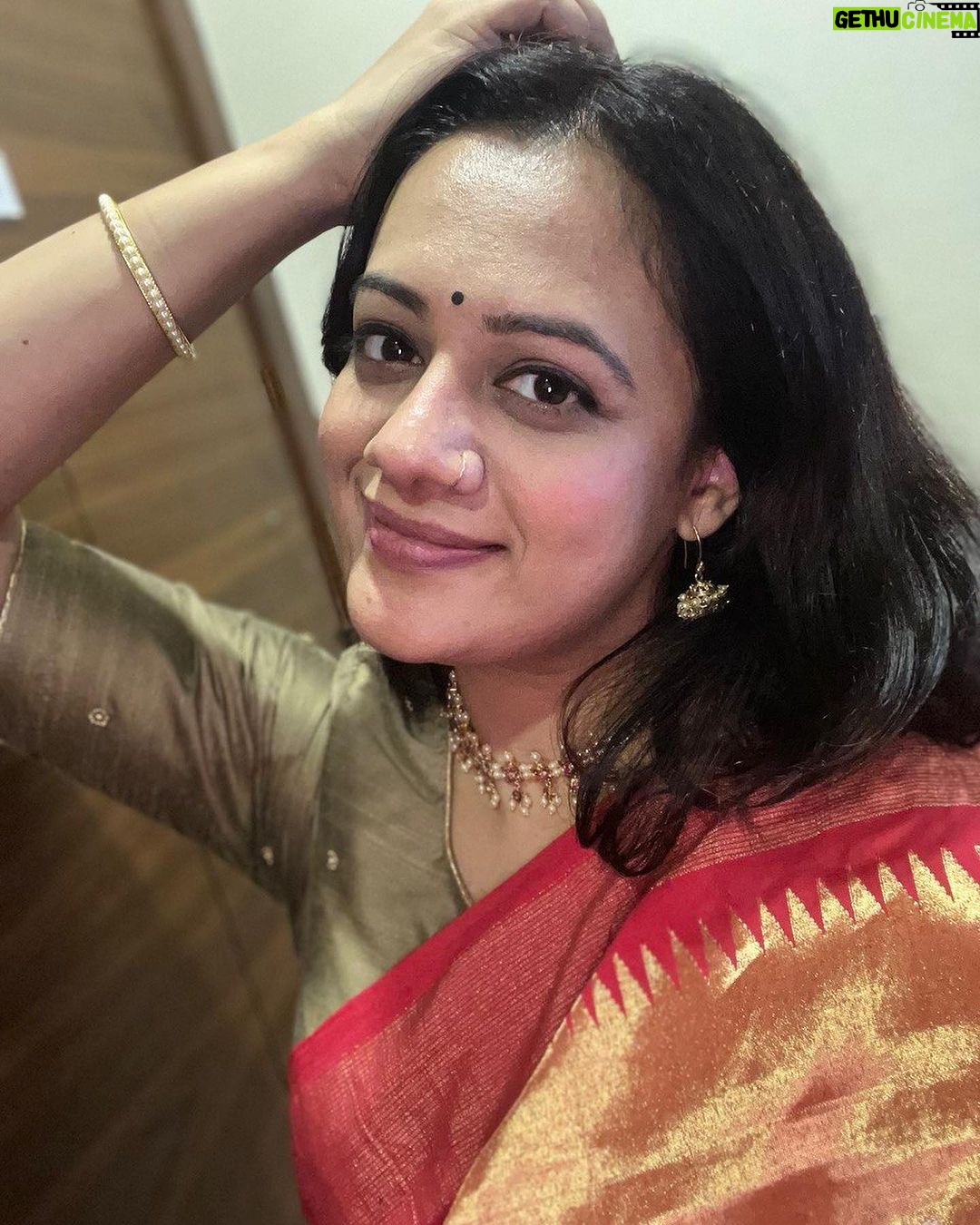 Spruha Joshi Instagram - A classic drape that weaves tradition and grace. saree by @aarsahandloom #SareeLove #SareeStyle #SareeDraping #IndianFashion #EthnicWear #TraditionalSaree