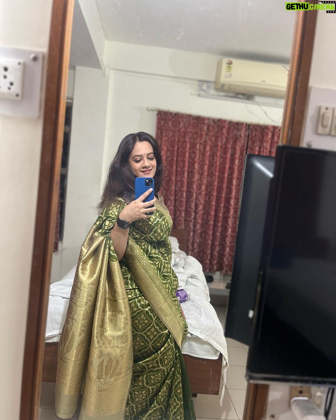 Spruha Joshi Instagram - Couldn’t really choose one!😬 For the Gala dinner of the very first Doctor’s Olympics organised by the young doctors league association. 👩⚕️👨⚕️🩺 Also have no clue about the music just loved the vibe! 😎 The Residency Club